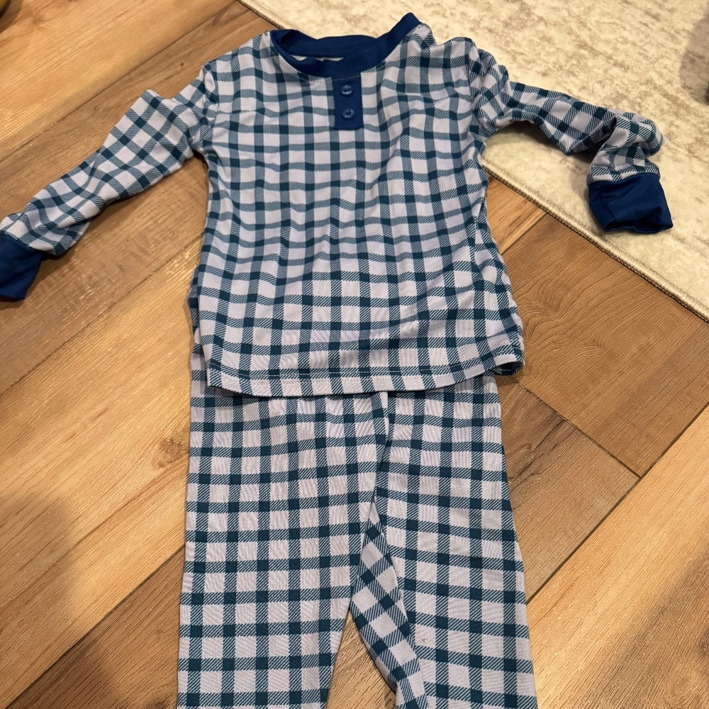 Lot of 2T pajamas (all soft and in excellent condition)